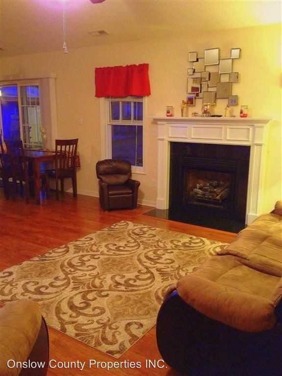 403 Jessica Ct - Photo 2 of 14