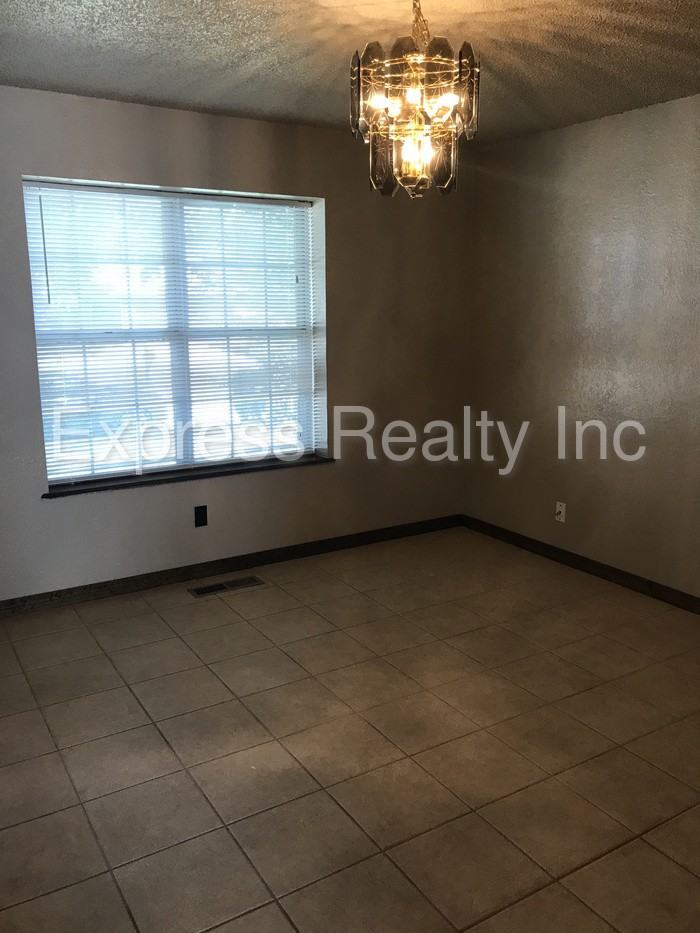 8713 Tilman Dr - Photo 3 of 16