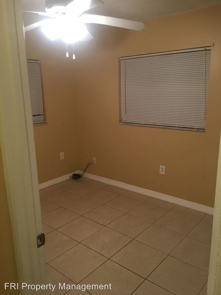 1905 Park Manor Dr - Photo 3 of 7