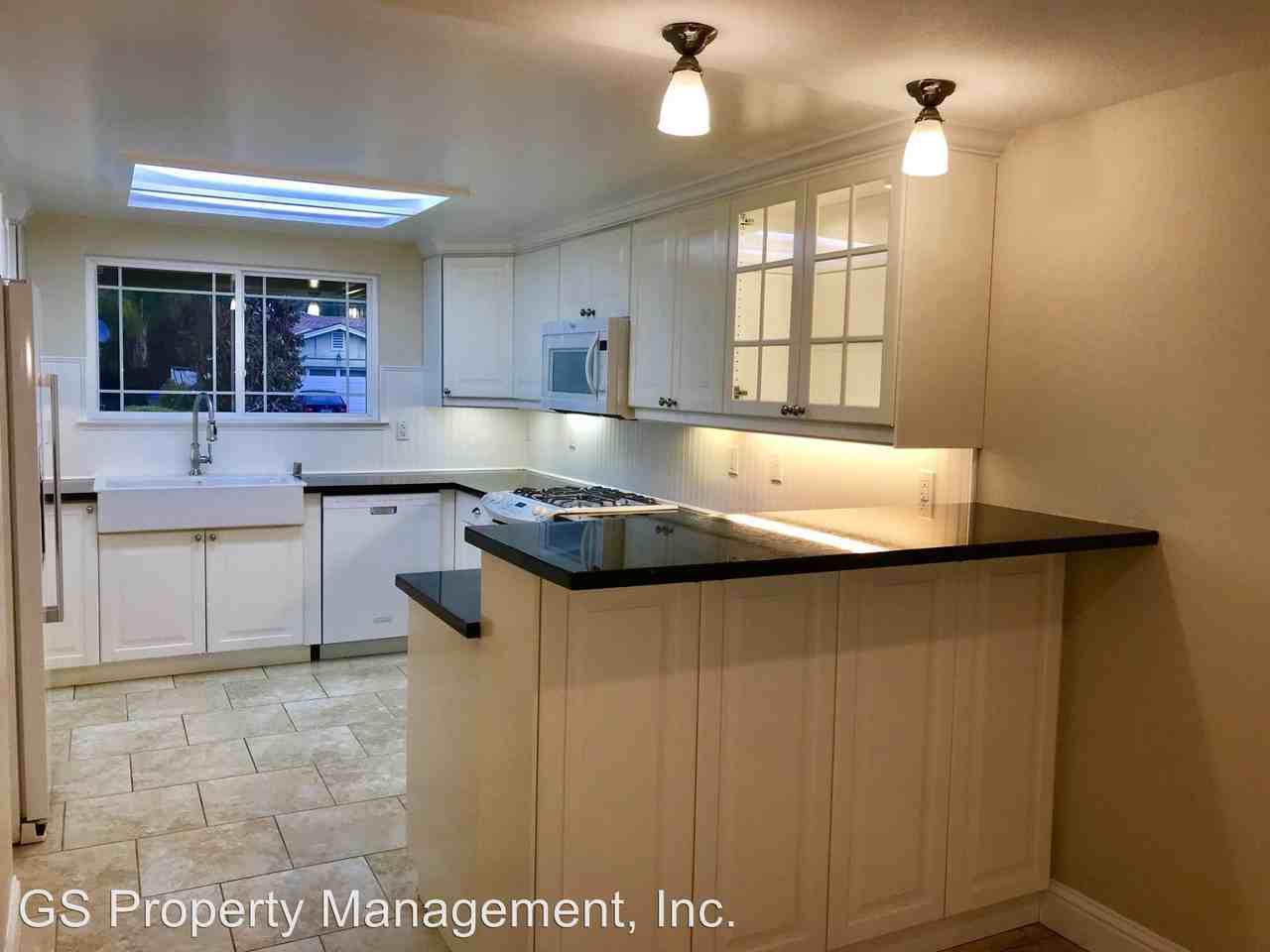 2372 Lindbergh Ave - Photo 3 of 12