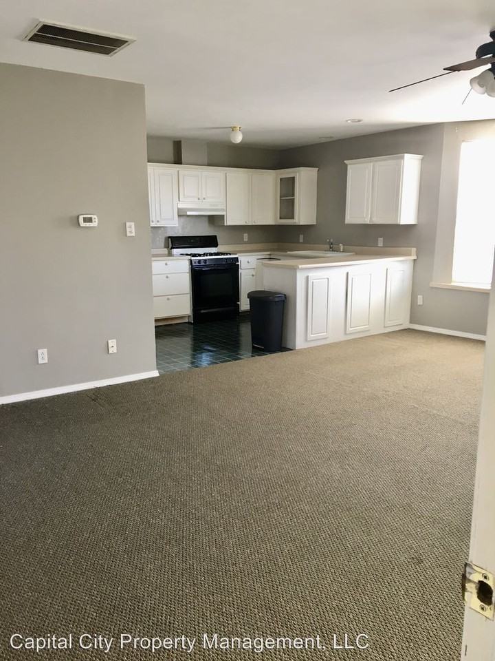 110 S Madison St - Photo 2 of 9