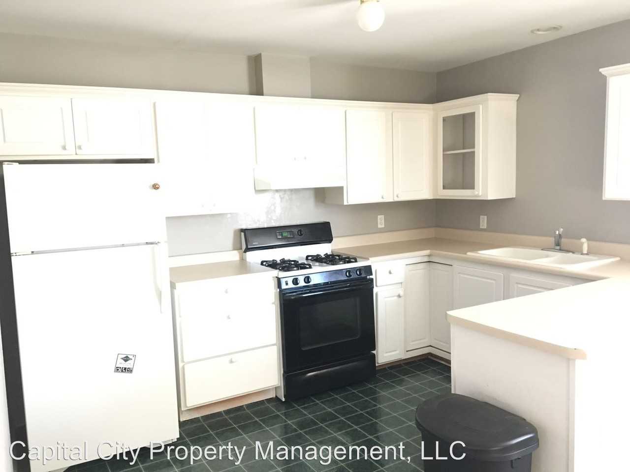 110 S Madison St - Photo 3 of 9