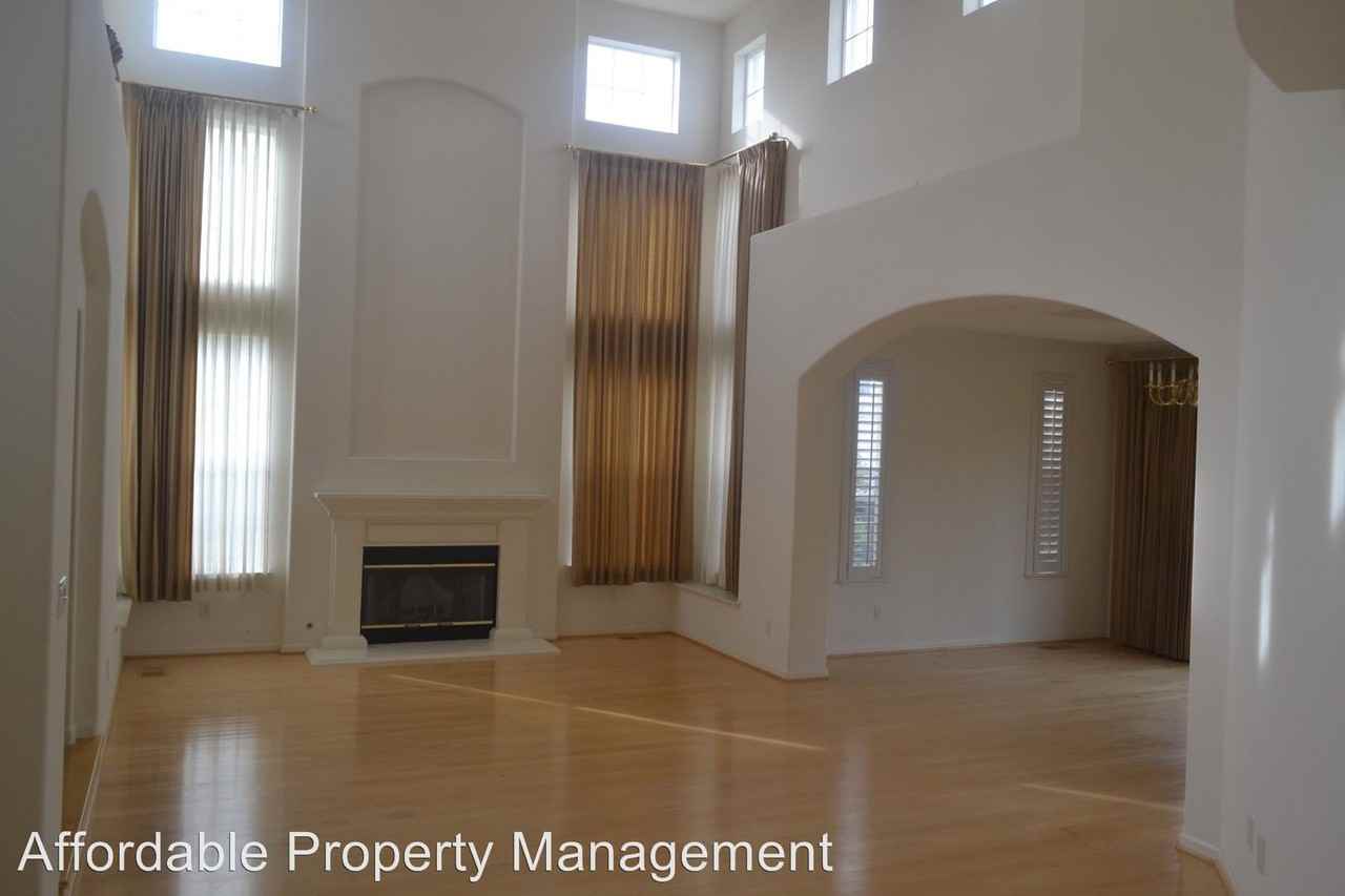 708 Chavel Ct - Photo 2 of 9