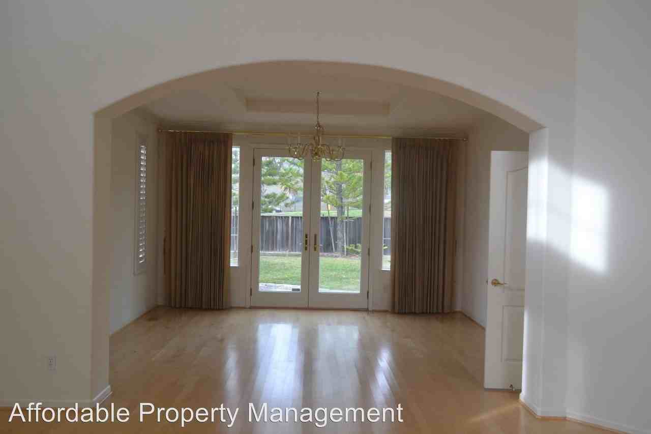 708 Chavel Ct - Photo 3 of 9