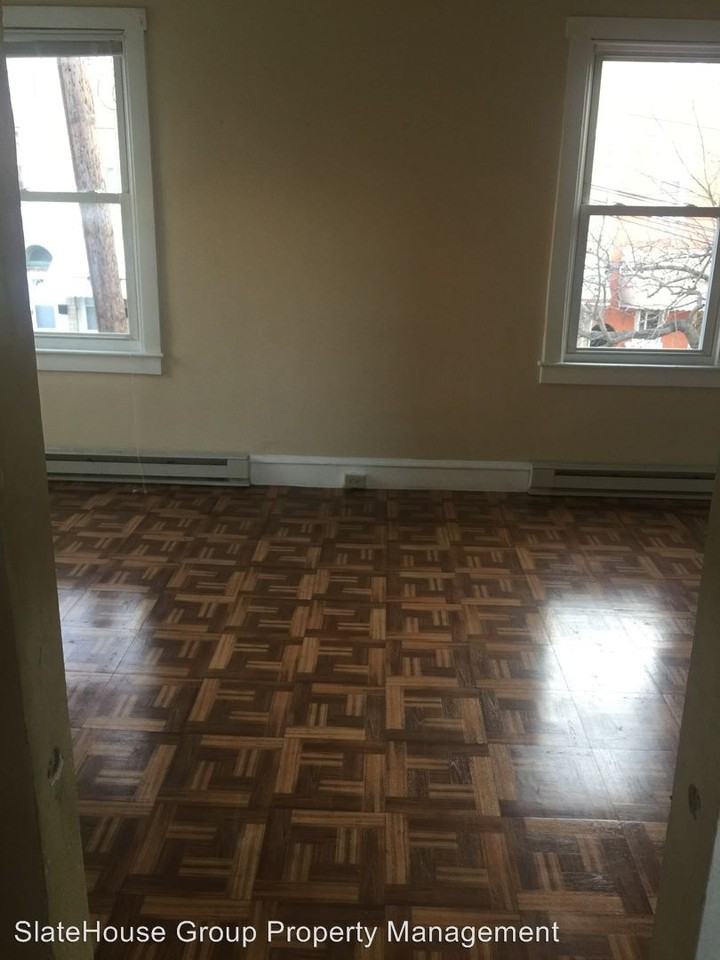 311 Pine St - Photo 2 of 8