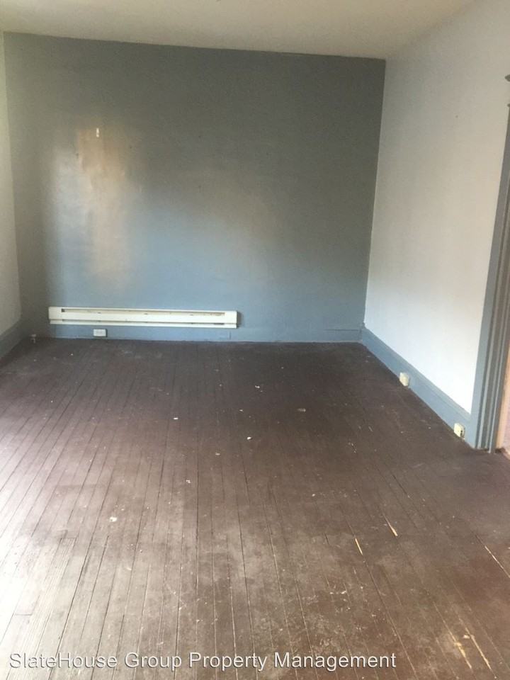 311 Pine St - Photo 3 of 8