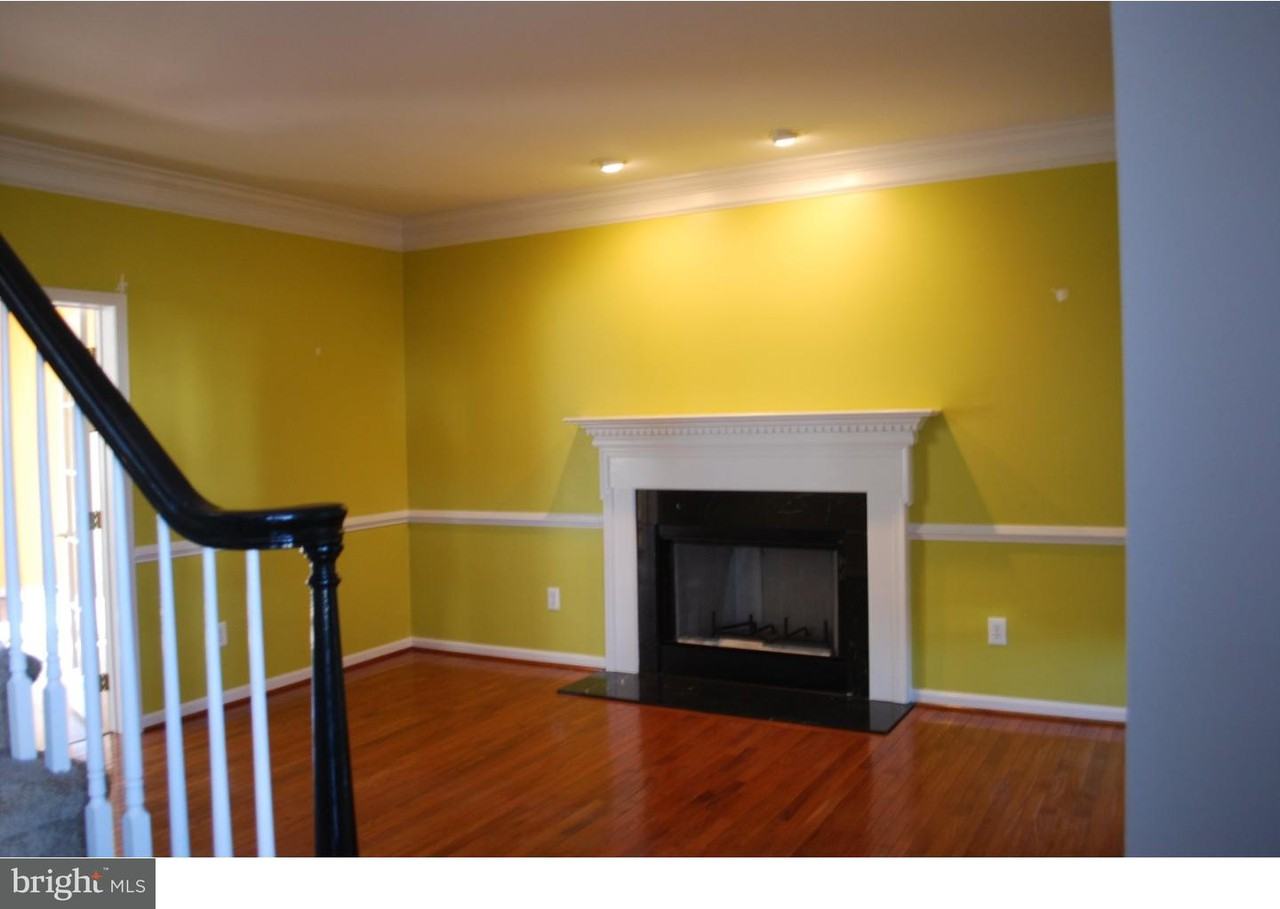 102 Smith Ct - Photo 2 of 11