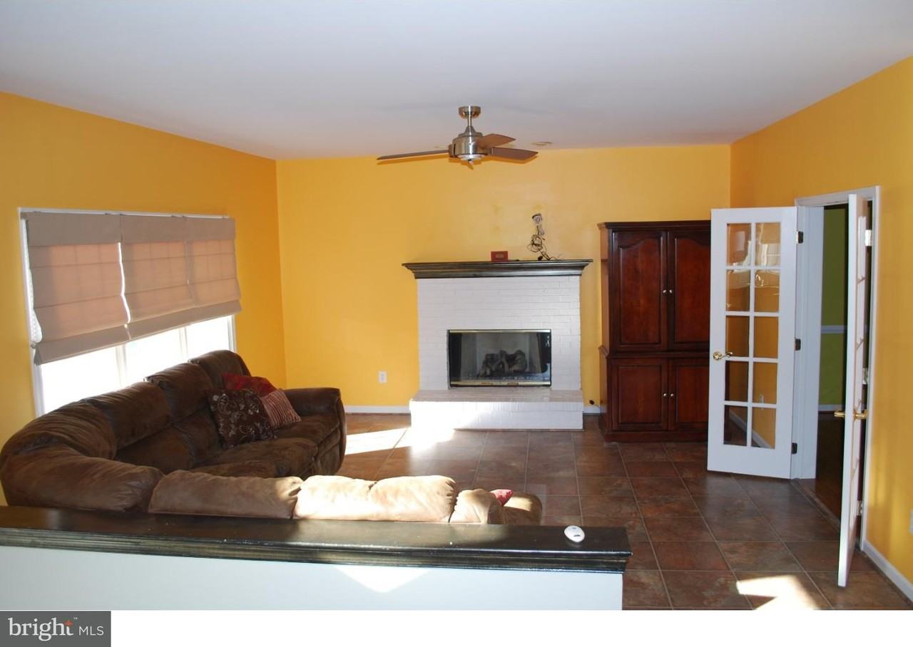 102 Smith Ct - Photo 3 of 11