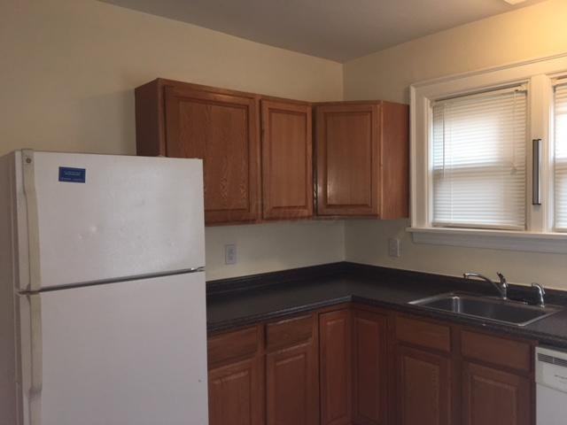 1492 Perry St - Photo 3 of 11