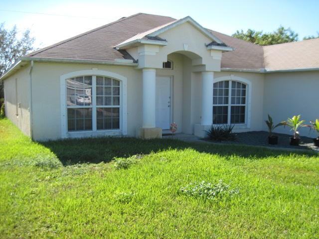 532 SW Kabot Ave - Photo 3 of 24