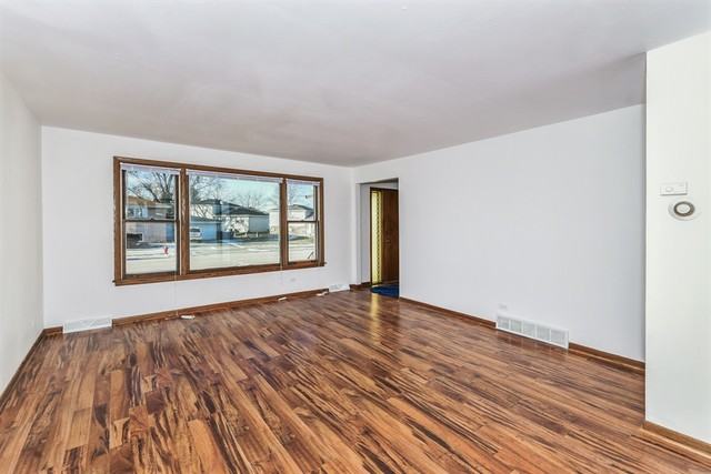 540 Thornwood Dr - Photo 2 of 10