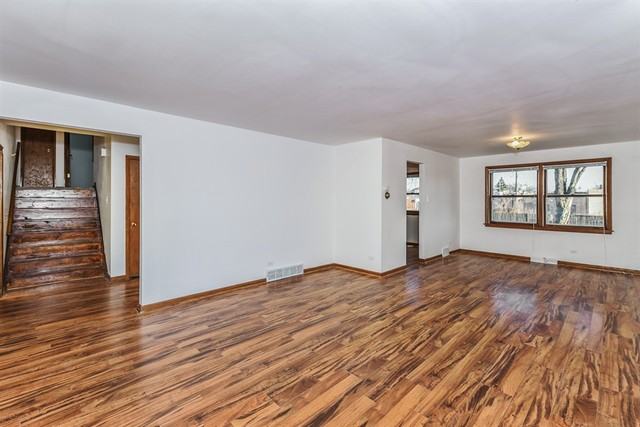 540 Thornwood Dr - Photo 3 of 10