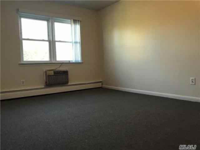 61-17 171st St - Photo 3 of 6