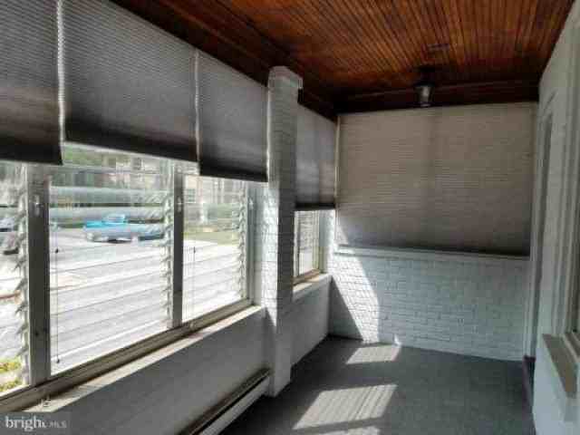 1619 W 10th St - Photo 2 of 6