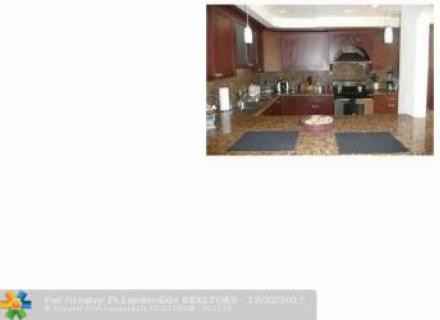 733 NE 18th Ave - Photo 3 of 6