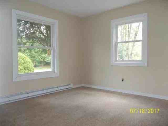 186 Hasbrouck Cir - Photo 3 of 5