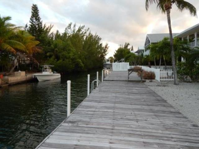 491 Coral Ave - Photo 2 of 6