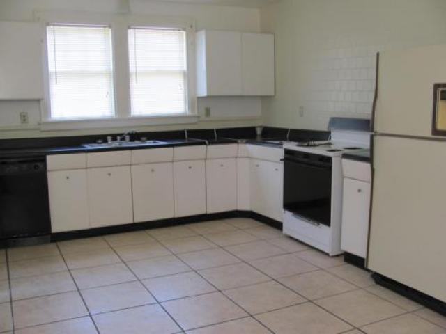 2202 Louisiana Ave - Photo 3 of 5