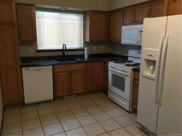 20092 Inkster Rd - Photo 2 of 6