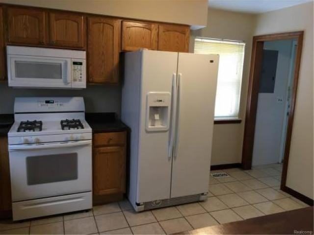 20092 Inkster Rd - Photo 3 of 6