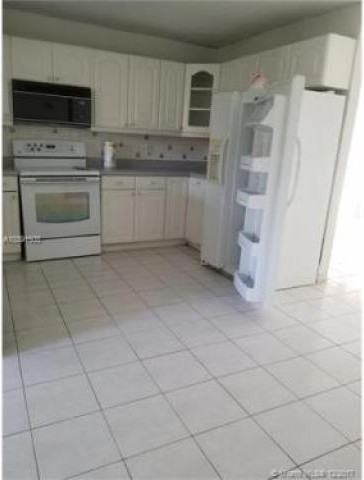 6291 SW 8th St - Photo 3 of 6