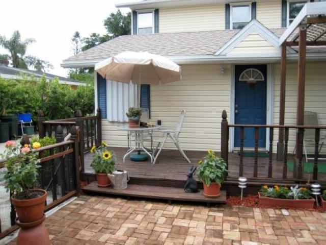 1045 40th St - Photo 3 of 5