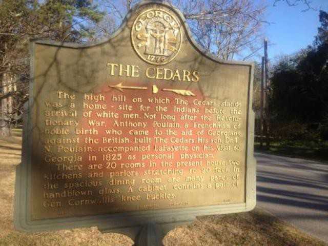 201 Sims St - Photo 2 of 6