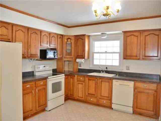 21918 Knudsen Dr - Photo 2 of 6