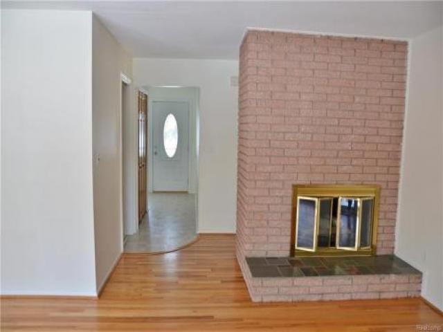 21918 Knudsen Dr - Photo 3 of 6