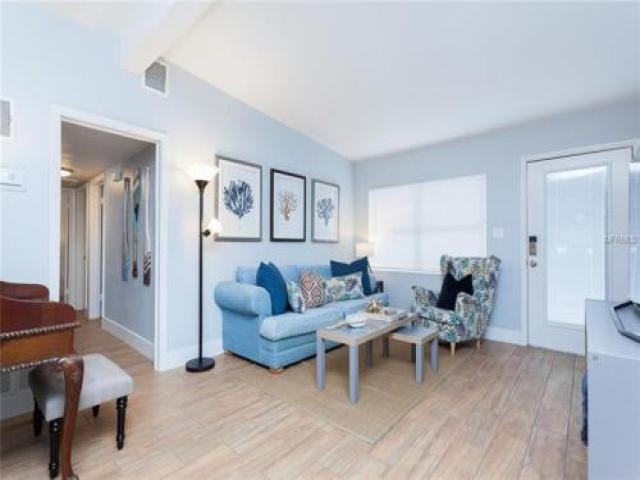 407 E Crystal Lake St - Photo 3 of 6