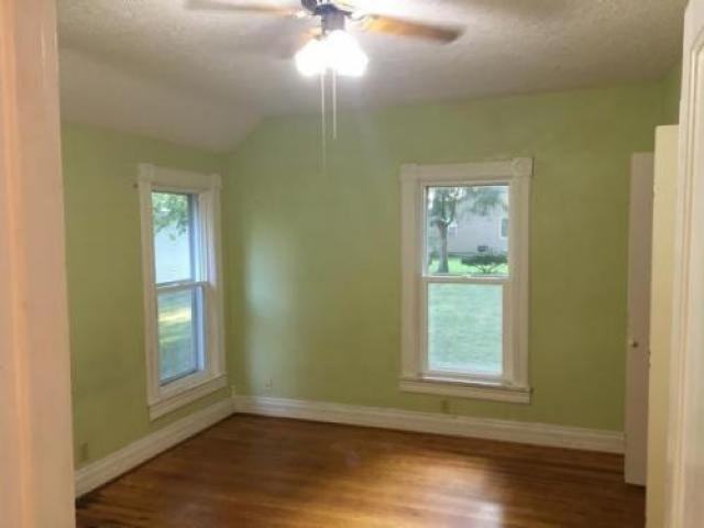 615 N Plum St - Photo 3 of 5