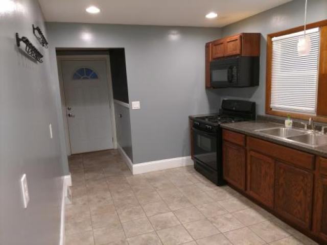 516 Jefferson St - Photo 3 of 6