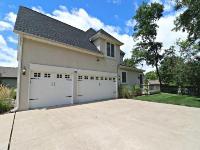 1205 W Poplar Woods Ct - Photo 2 of 6