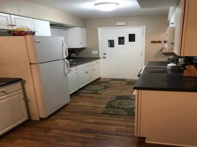 908 16th St - Photo 2 of 6