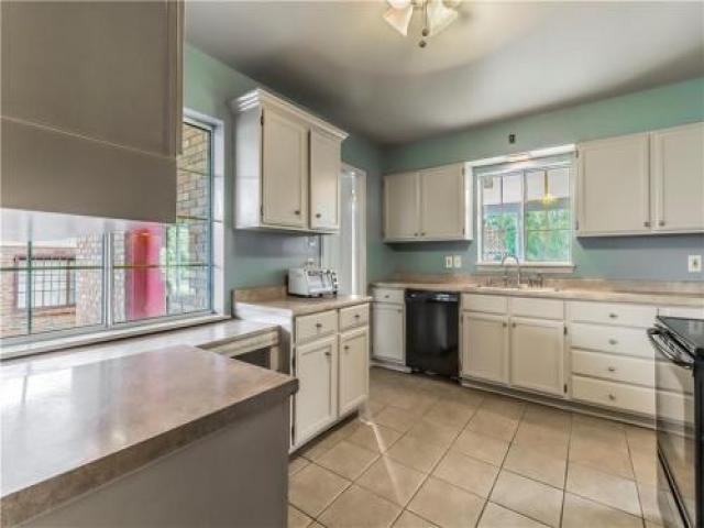 317 Ridgemont Dr - Photo 2 of 6