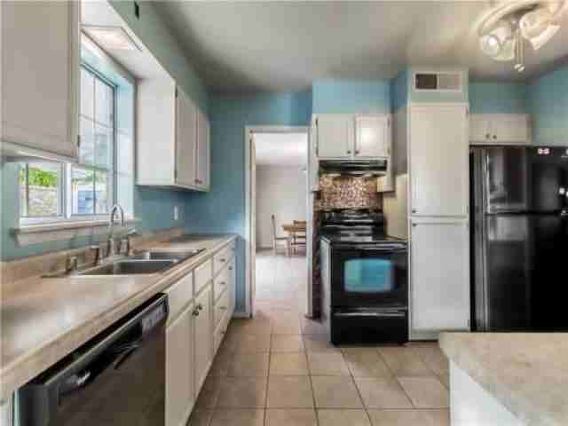 317 Ridgemont Dr - Photo 3 of 6