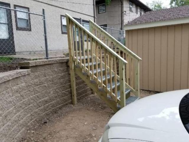 514 37th Ave NE - Photo 2 of 6