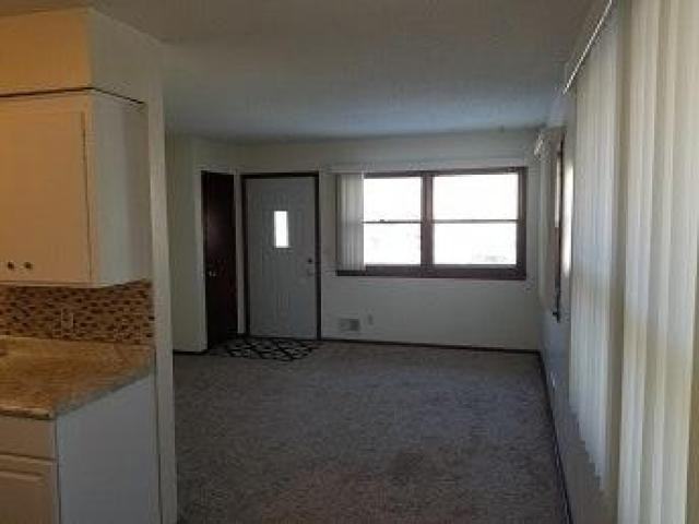 514 37th Ave NE - Photo 3 of 6