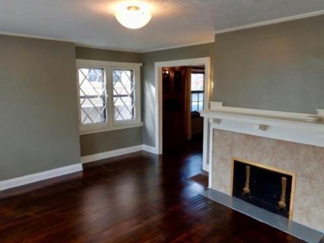 3332 SW Trafficway - Photo 3 of 6