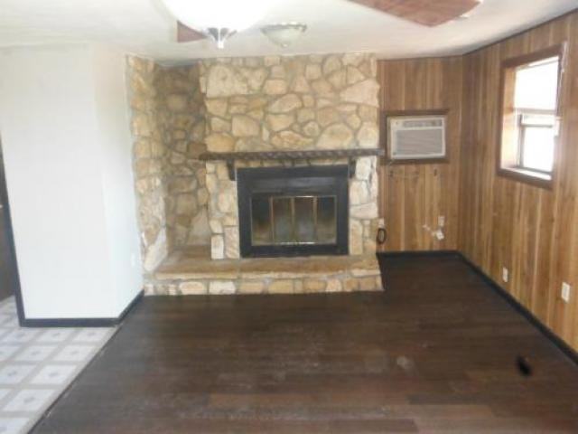 1109 Avenue I - Photo 3 of 6