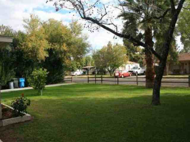 2010 N 38th Pl - Photo 2 of 6