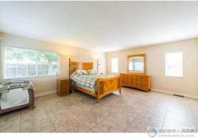 2882 Doolittle Ave - Photo 2 of 6