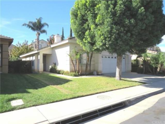 924 Ferndale Dr - Photo 2 of 6