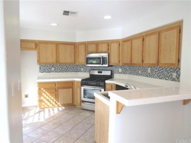 924 Ferndale Dr - Photo 3 of 6