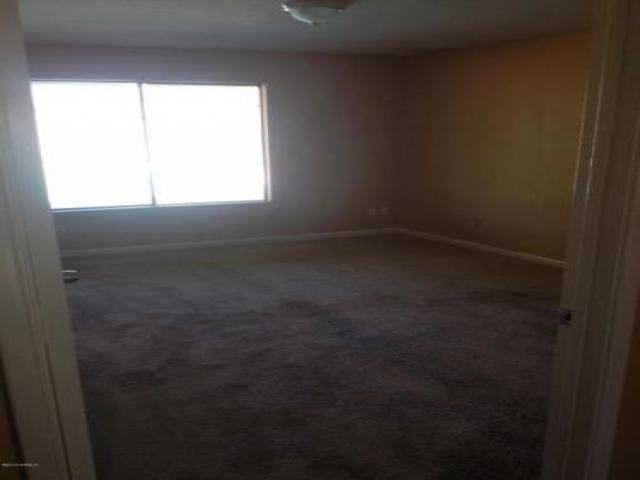 914 W Westchester Ave - Photo 3 of 6