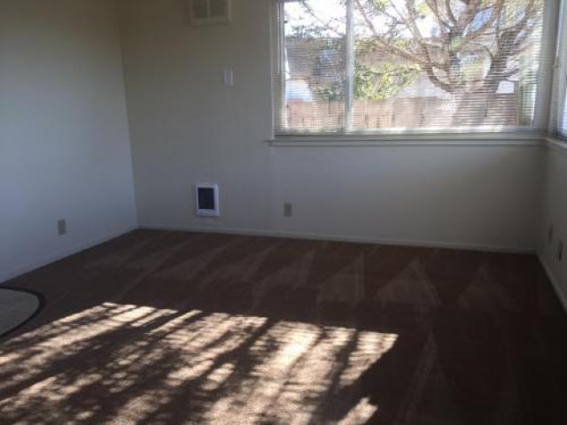 1252 Circle Ave - Photo 3 of 6