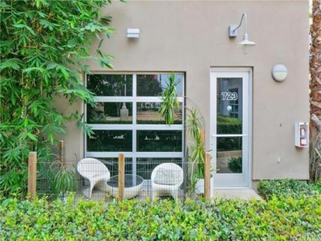 723 Poinsettia St N - Photo 2 of 6