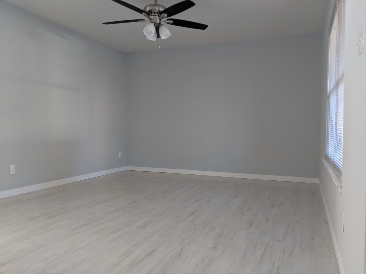 5819 W Hastings Arch - Photo 2 of 20