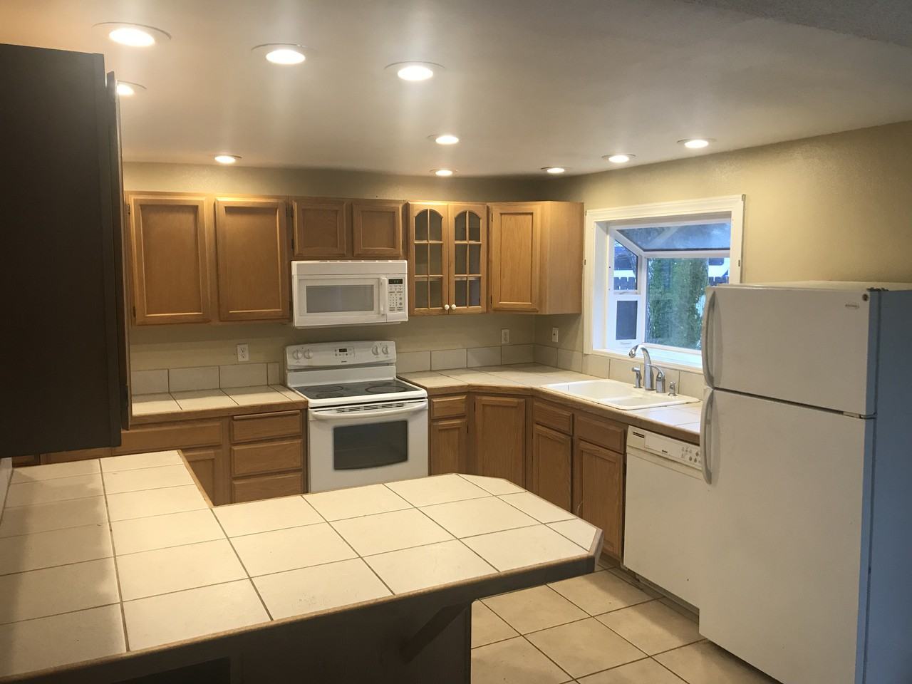 18809 Oaktree Ave - Photo 2 of 2