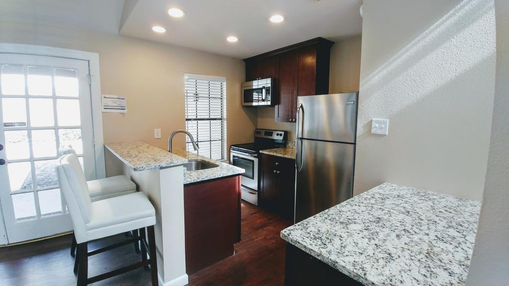 Fielder Crossing Condos - Photo 2 of 15